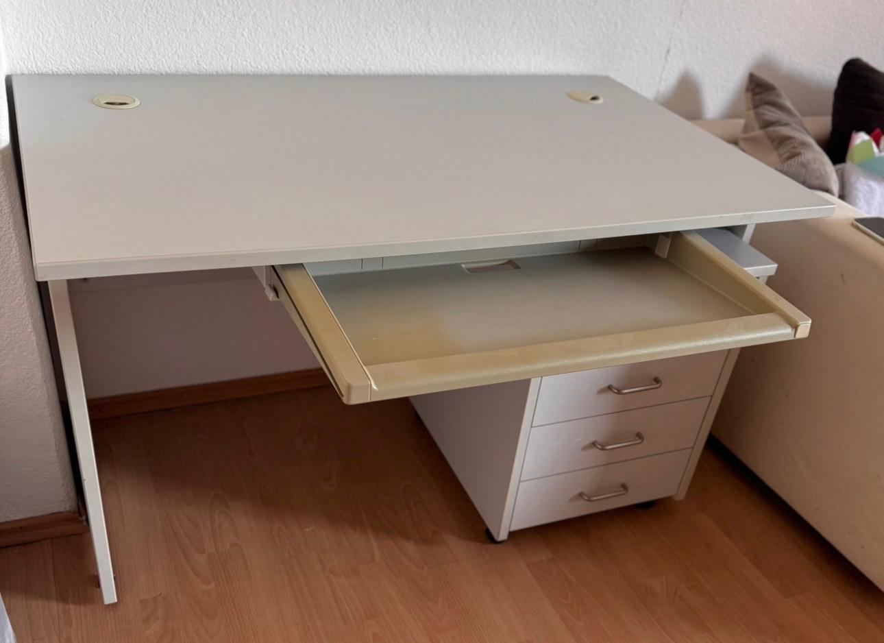 Escritorio sin contenedor rodante